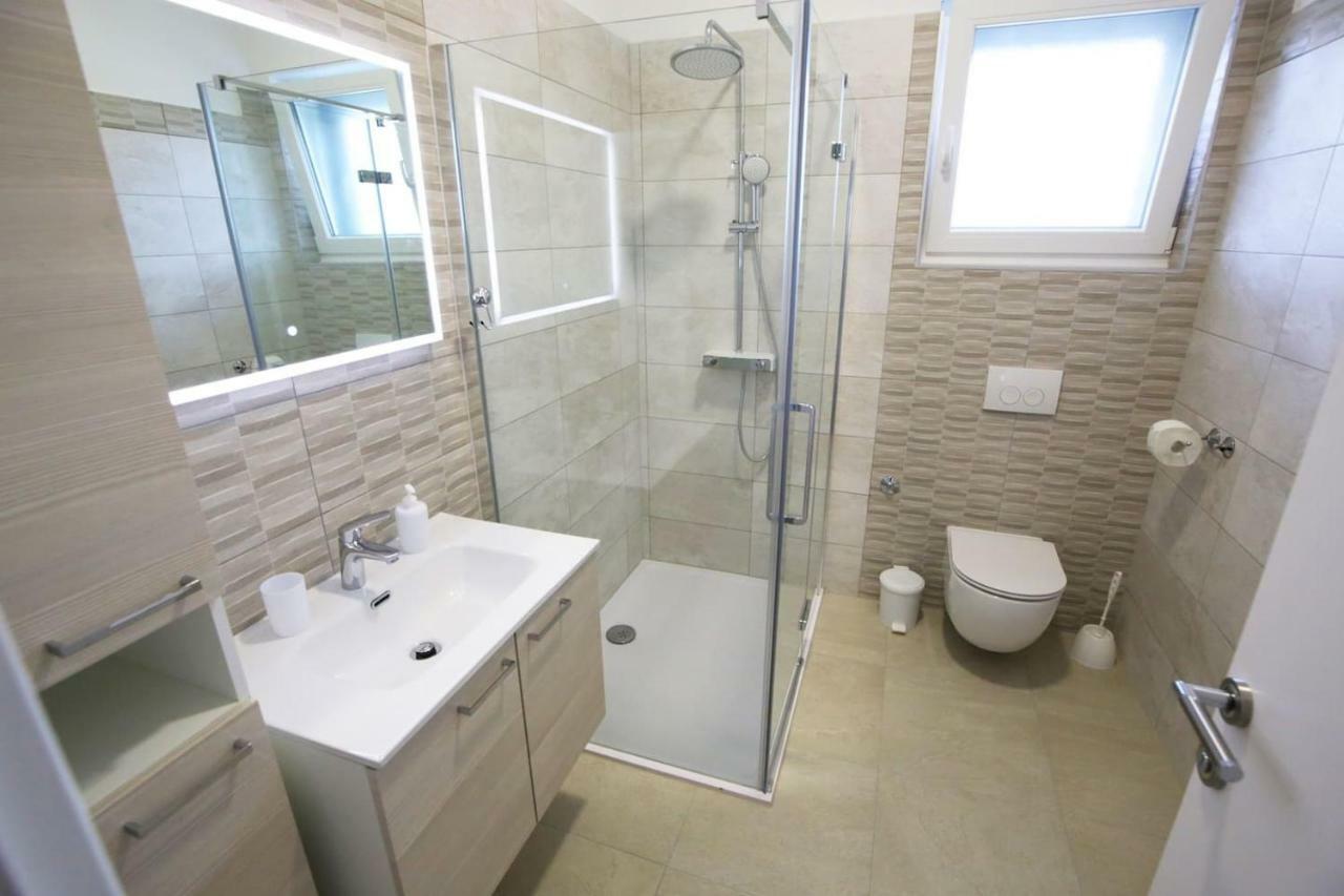 Modern Guest House Rak With Beautiful Pool Šibenik Esterno foto