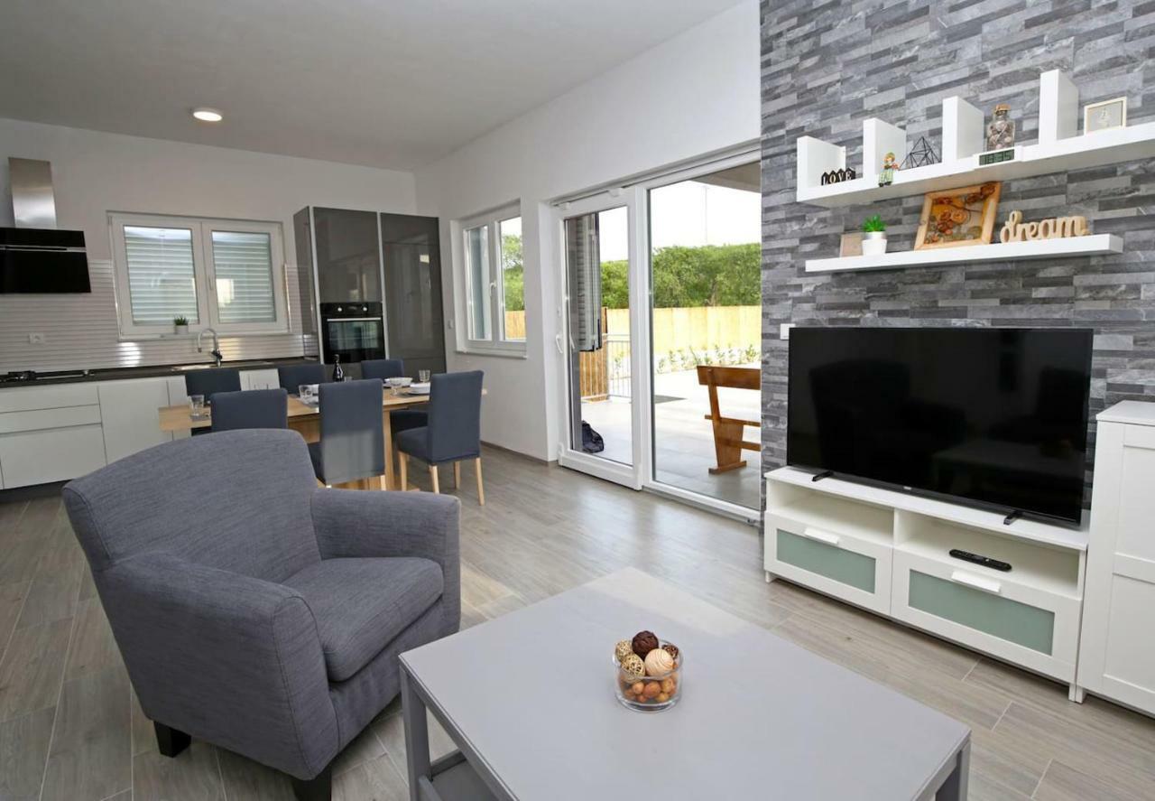 Modern Guest House Rak With Beautiful Pool Šibenik Esterno foto