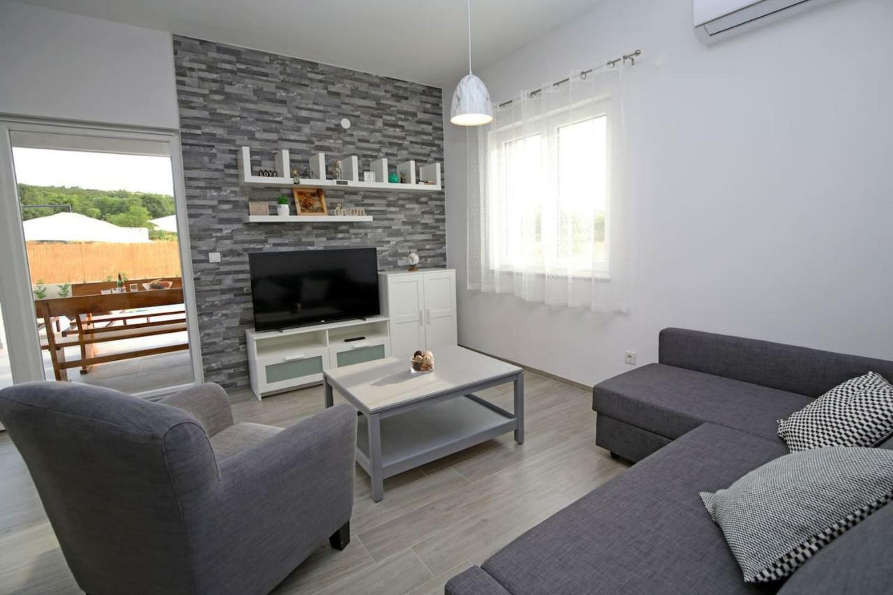 Modern Guest House Rak With Beautiful Pool Šibenik Esterno foto