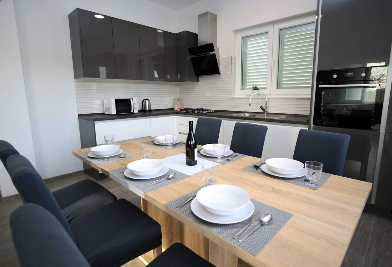 Modern Guest House Rak With Beautiful Pool Šibenik Esterno foto